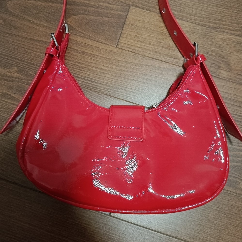 ❣️Retro Punk Vibrant Glossy Red Shoulder Hobo Bag 💕 - Picture 7 of 10